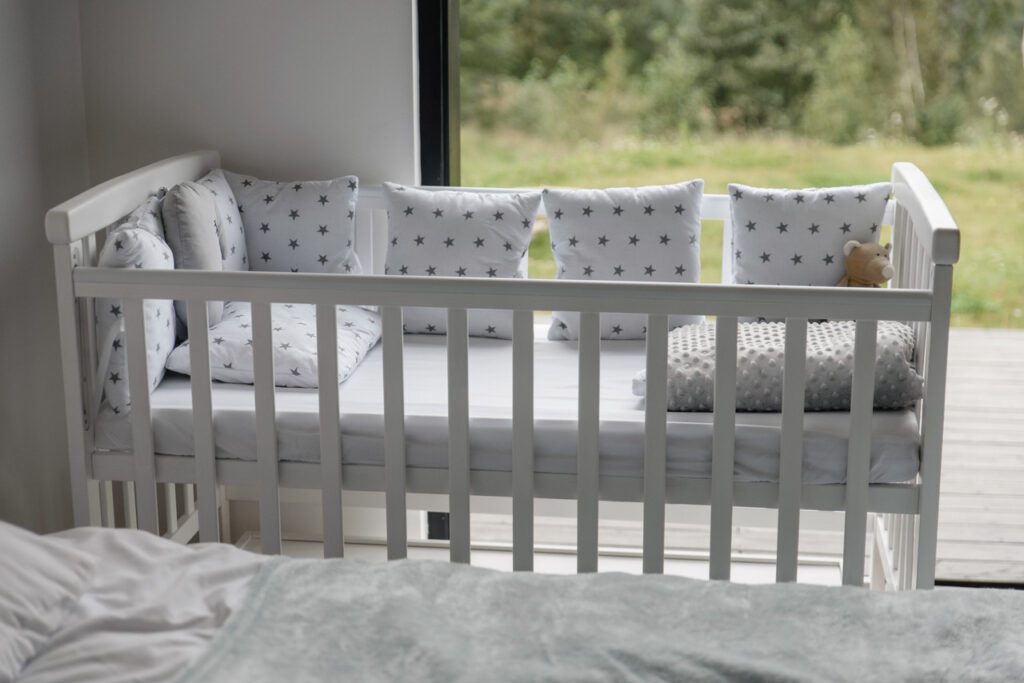 Дитяче ліжко DeSon BIMBI з ящиком (MRIYA) DS-201 дерев'яне бортик опускається накладки-гризунки маятник для малюків - 6