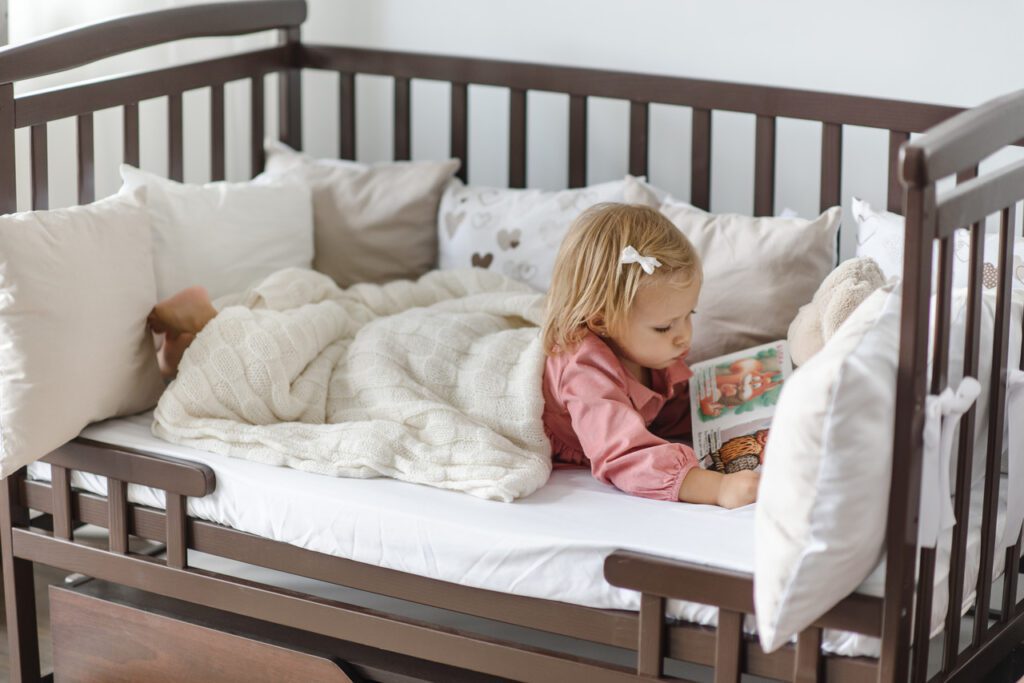 Дитяче ліжко-трансформер Deson DS-101 з ящиком диванчик дерев'яна регулюється висота маятник з фіксаторами - 7