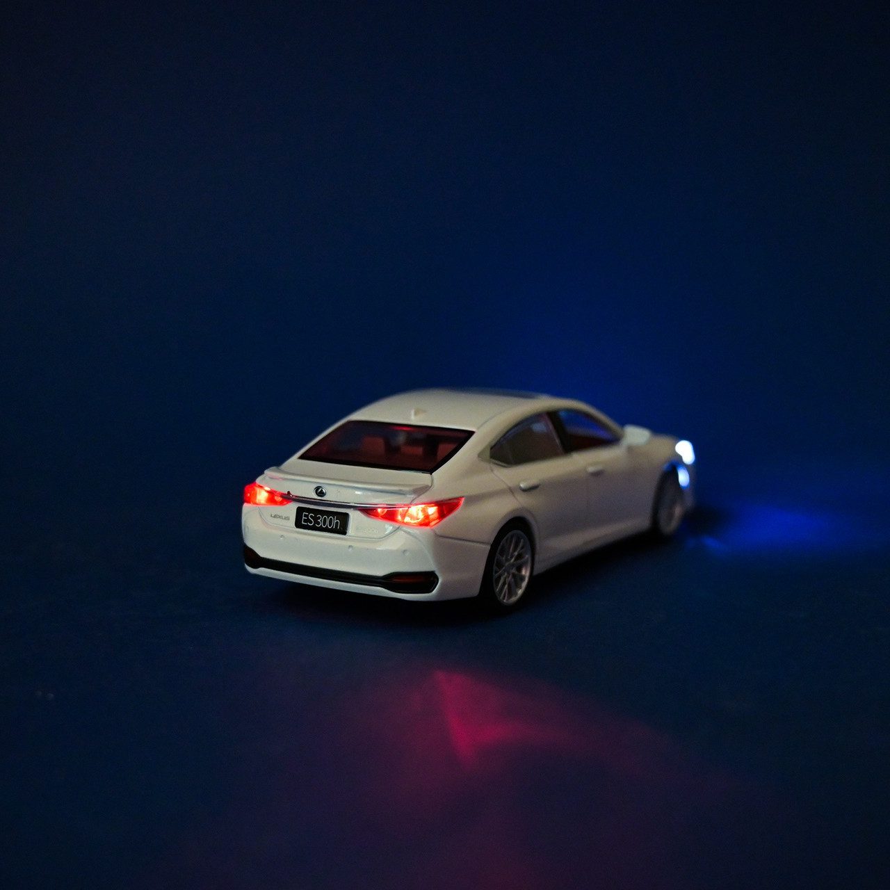Машинка металева Автопром Lexus ES300h (світло, звук) 68713 - 8